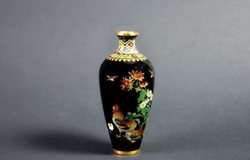گلدانی کوچک به عنوان یک اثر تاریخی کمیاب ژاپنی شناسایی شد