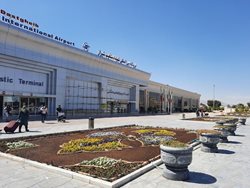 ساخت هتل و فروشگاه یا نمایشگاه دائمی در فرودگاه شهید دستغیب شیراز در دستور کار قرار دارد