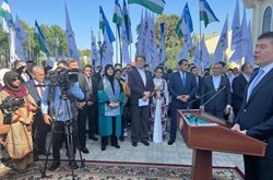 سفالگران ایرانی قابلیتهای صنعت سفال ایران را در جشنواره صنایع دستی ازبکستان به نمایش گذاشتند