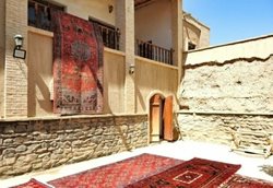 اهدای 21 تخته فرش دستبافت نفیس به خانه تاریخی امیرکبیر