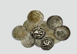 یک مجموعه دار تهرانی 500 سکه تاریخی را به موزه آستان قدس رضوی اهدا کرد