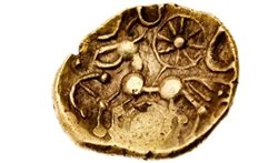 کشف یک سکه طلای تاریخی با دستگاه فلزیاب