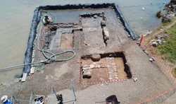 کشف یک ساختمان و گنجینه های یک شهر غرق شده باستانی در زیر آبهای یونان