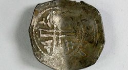کشف سکه های قرن دوازدهمی با استفاده از دستگاه فلزیاب