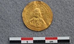 کشف یک سکه طلای بیزانسی در نروژ با استفاده از دستگاه فلزیاب