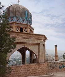 بقعه بابا کوهی یکی از جاذبه های گردشگری شیراز به شمار می رود