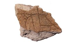 باستان شناسان در دشت دهلران کتیبه ای آجری به همراه آجر نقش دار را کشف کرده اند