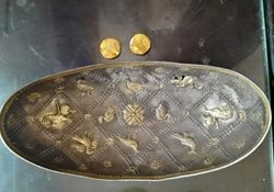 کشف و ضبط 2 سکه طلا و یک ظرف بیضی شکل توسط نیروی انتظامی در شیروان