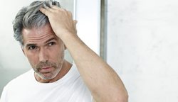 علت سفید شدن موها چیست و روشهایی برای جلوگیری از سفید شدن موها