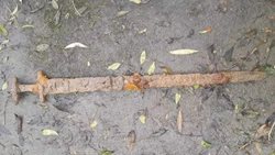 بقایای یک شمشیر وایکینگی از رودخانه ای در بریتانیا بیرون کشیده شد