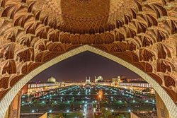 شب نشینی به وقت میراث تاریخی و طبیعی اصفهان
