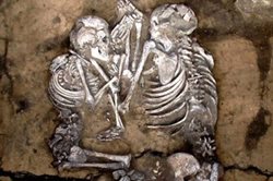 نتایج بررسی های DNA اسکلتهای رومی که در آغوش هم دفن شده بودند