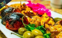 غذای اصیل ایرانی را در فضای سنتی رستوران تگرگ میل کنید