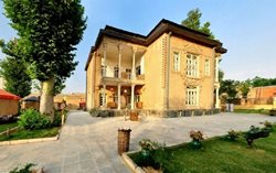 موزه مفاخر استان مرکزی (خانه تاریخی خاکباز)
