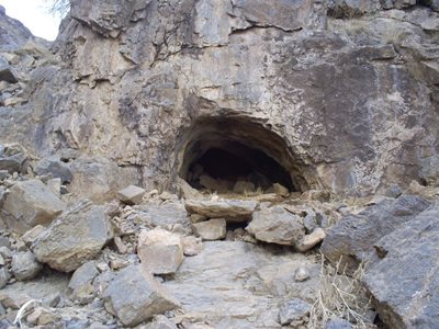 غار شغال دره