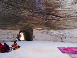 مسجد قدمگاه (غار قدمگاه)