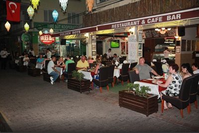 کوش-آداسی-رستوران-گلدن-بویز-Golden-Boys-Restaurant-113596