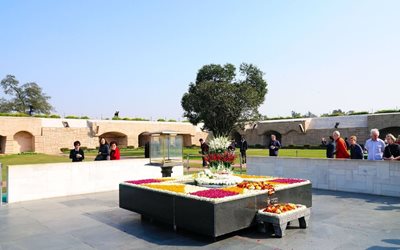 دهلی-نو-مقبره-گاندی-tomb-of-mahatma-gandhi-120523