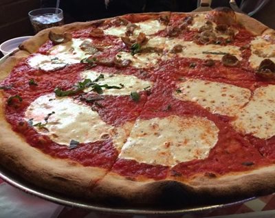 نیویورک-پیتزافروشی-لمباردی-Lombardi-s-Pizza-122009