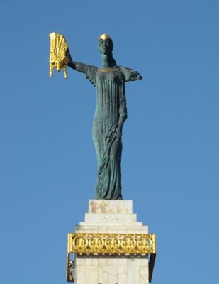 باتومی-مجسمه-یادبود-مده-آ-Statue-of-Medea-127171