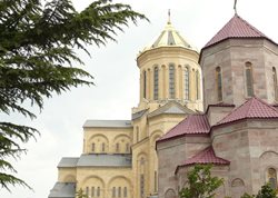 کلیسای اسمیندا سامبا Tbilisi Sameba Cathedral