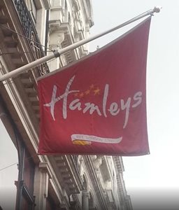 لندن-فروشگاه-هملیز-Hamleys-Toy-Store-139385