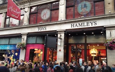 لندن-فروشگاه-هملیز-Hamleys-Toy-Store-139392