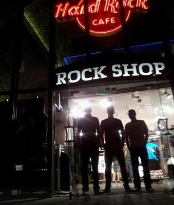 هامبورگ-کافه-هارد-راک-Hard-Rock-Cafe-140917
