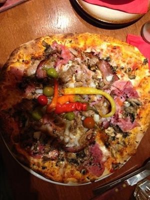 پراگ-رستوران-ایتالیایی-Pizzeria-Kmotra-147125