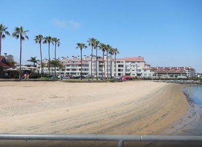 سان-دیگو-بازار-کرونادو-فری-لندینگ-The-Coronado-Ferry-Landing-153717