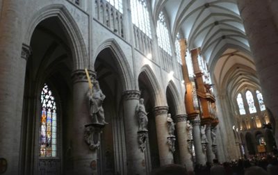 بروکسل-کلیسای-جامع-سن-مایکل-و-سن-گودالا-St-Michael-and-St-Gudula-Cathedral-159991