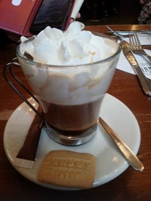 بروکسل-کافه-و-شکلات-فروشی-Maison-Dandoy-Tea-Room-160408
