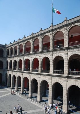 مکزیکو-سیتی-کاخ-موزه-ملی-National-Palace-166405