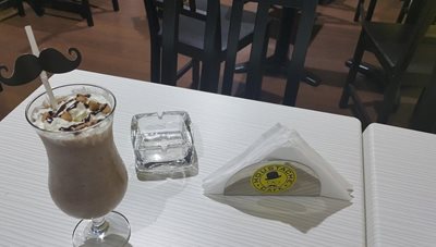 ابوظبی-کافه-سیبیل-Moustache-Cafe-180036