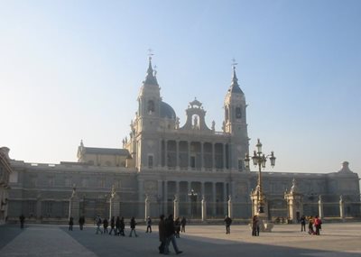 مادرید-کلیسای-جامع-آلمودنا-Almudena-Cathedral-190571