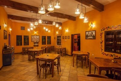 زنگبار-رستوران-ایتالیایی-La-Taverna-194751