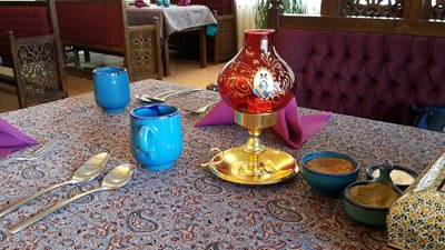 مشهد-رستوران-سنتی-سی-نور-202559
