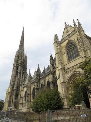 بوردو-کلیسای-سنت-مایکل-و-برج-ناقوس-Basilica-of-St-Michael-202940