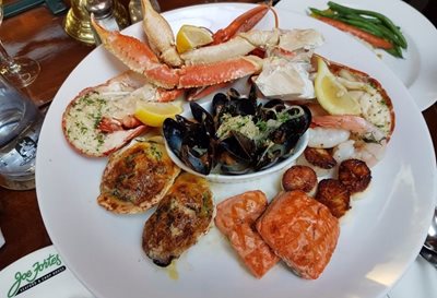 ونکوور-رستوران-Joe-Fortes-Seafood-Chop-House-214636