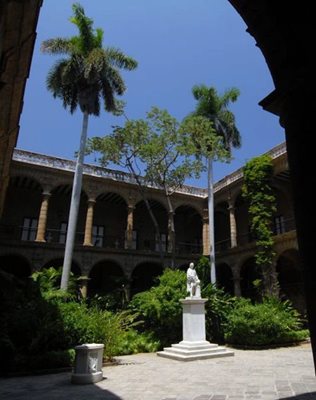 کاخ موزه Palacio De Los Capitanes Generales