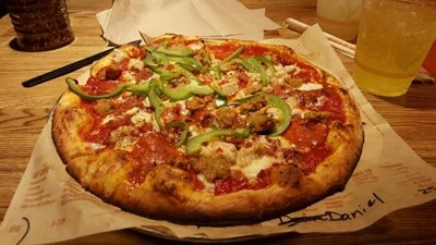 شیکاگو-فست-فود-Blaze-Pizza-256137