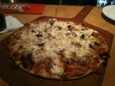 شیکاگو-فست-فود-Flo-Santos-pizza-256185