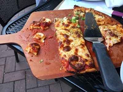 شیکاگو-فست-فود-Flo-Santos-pizza-256179