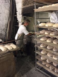 میکونوس-نان-فروشی-سنتی-Gioras-Wood-Medieval-Mykonian-Bakery-260752