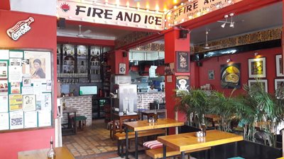رستوران Fire and Ice Pizzeria