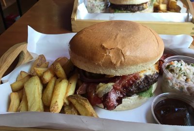 ورشو-انبار-برگر-Barn-Burger-266757