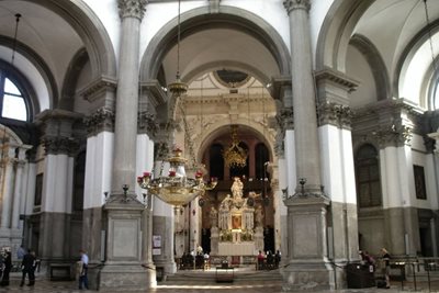 ونیز-کلیسای-سانتا-ماریا-دلا-سالوت-Basilica-di-Santa-Maria-della-Salute-269018