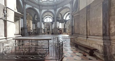 ونیز-کلیسای-سانتا-ماریا-دلا-سالوت-Basilica-di-Santa-Maria-della-Salute-269009