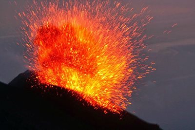 سیسیل-جزیره-آتشفشانی-استرومبولی-Stromboli-Volcano-269853