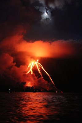 سیسیل-جزیره-آتشفشانی-استرومبولی-Stromboli-Volcano-269858